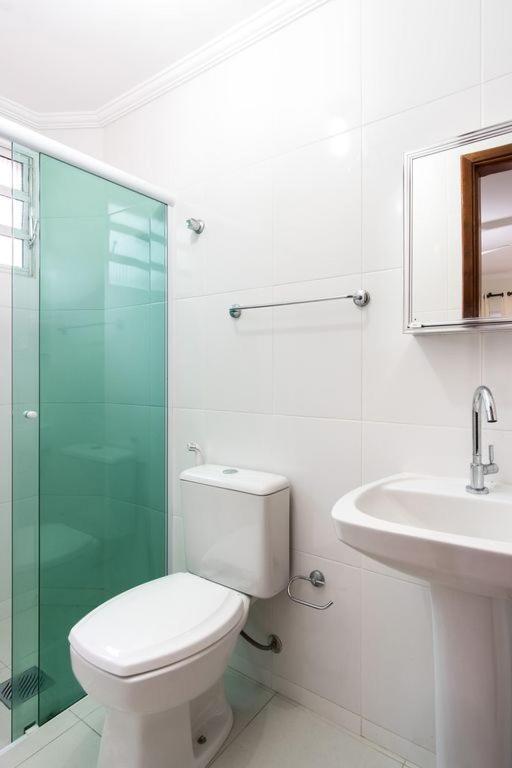 Apartamento Lenamar II: Beachside Comfort with AC & Wi-Fi Ubatuba Exterior photo