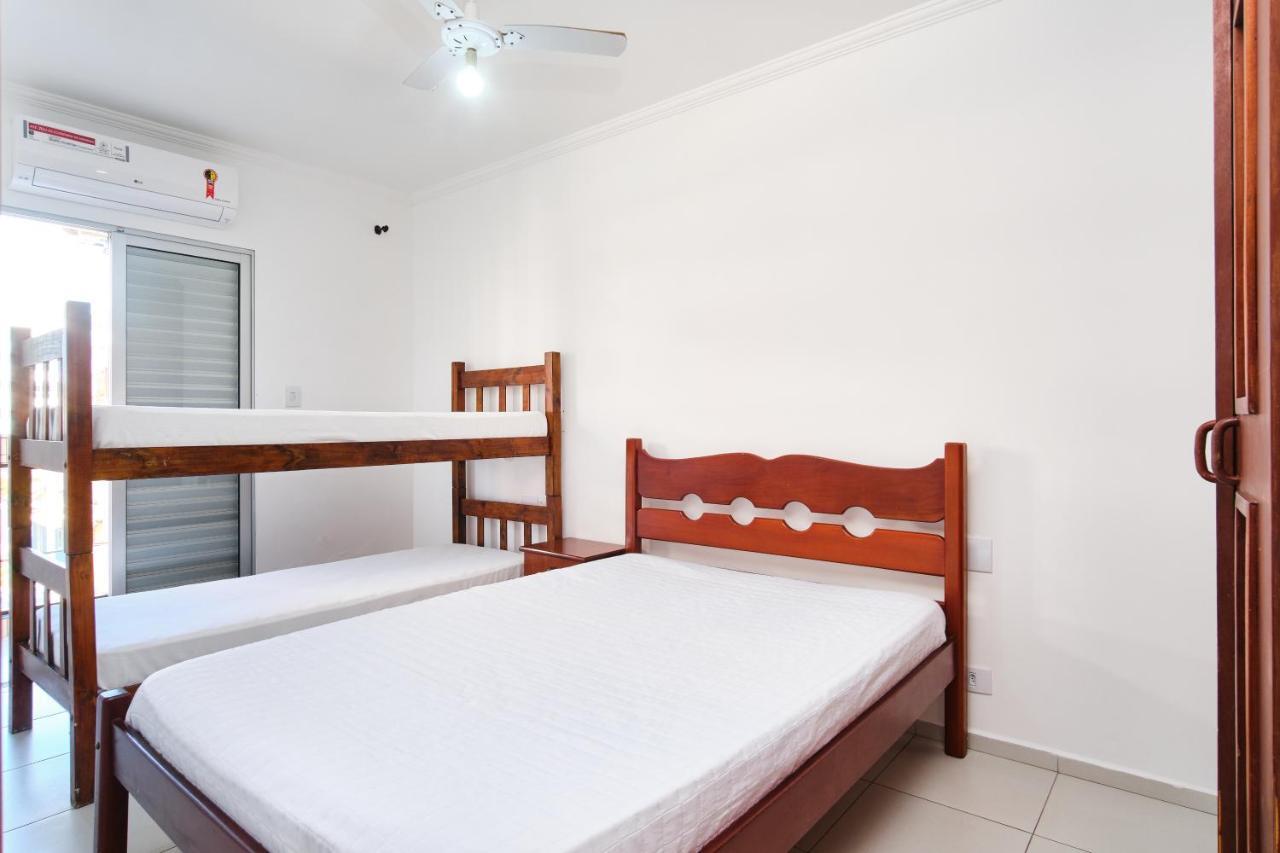 Apartamento Lenamar II: Beachside Comfort with AC & Wi-Fi Ubatuba Exterior photo